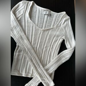 Hollister Women's V-Neck Sweater in Cream